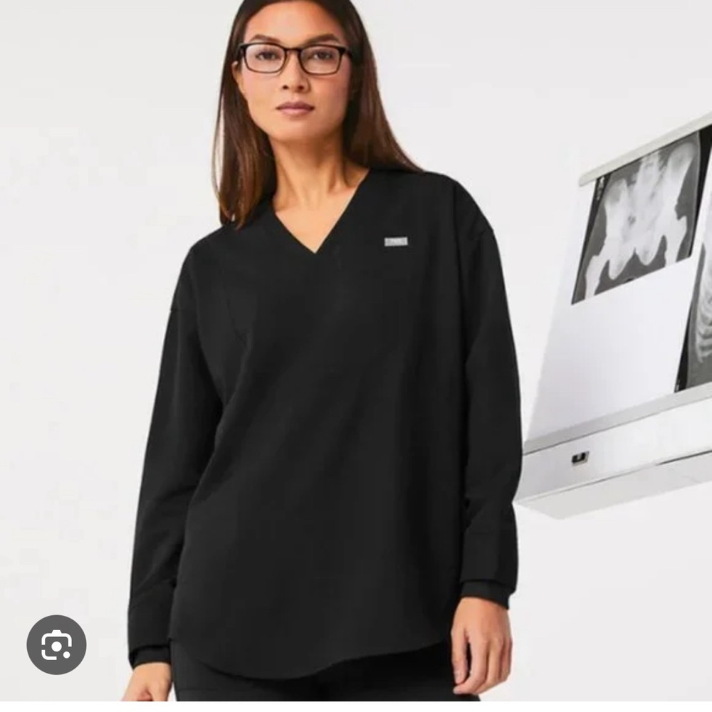 Figs Halle v neck long sleeve tunic scrub top
